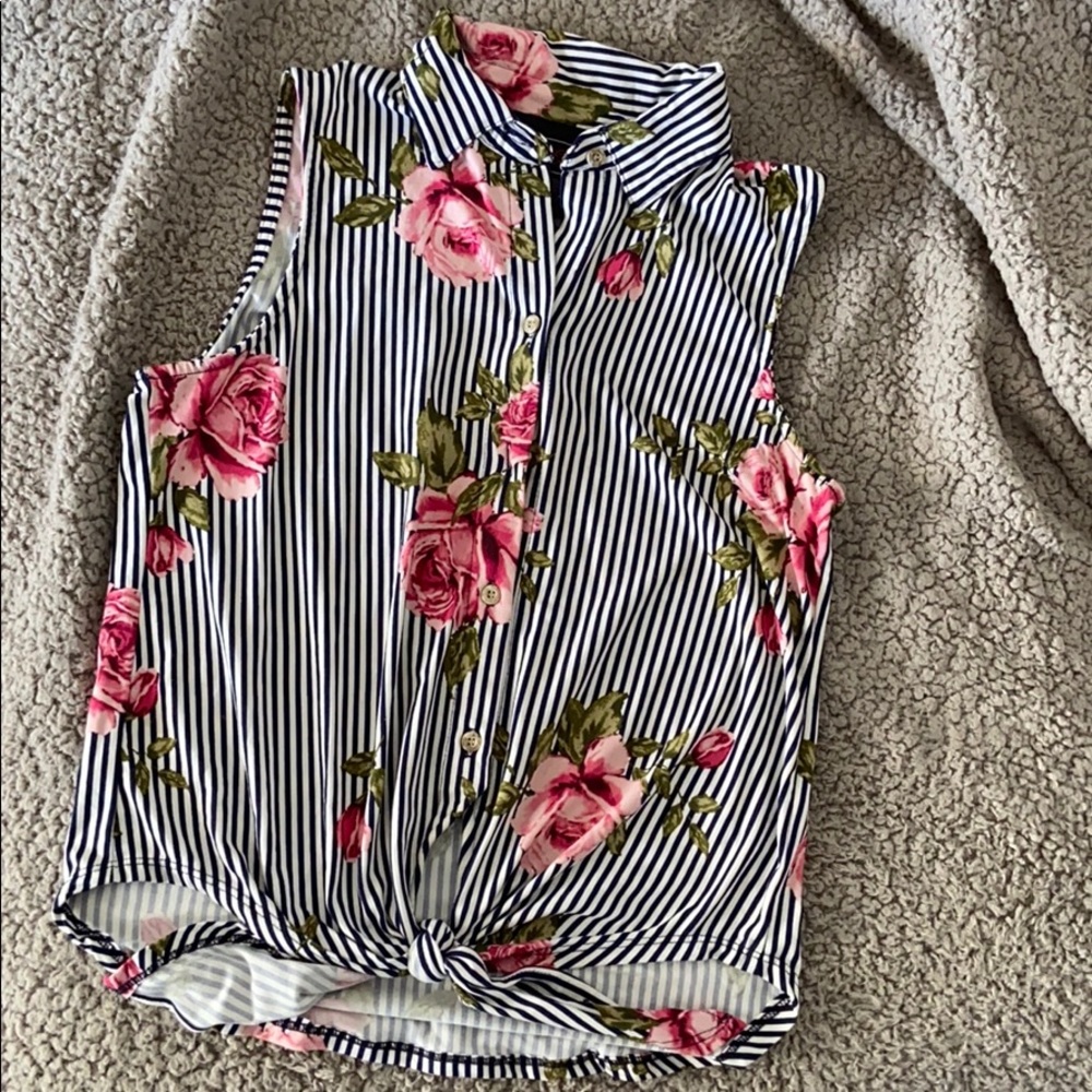 🌹White & Navy striped!Elegant buttons/soft fabric